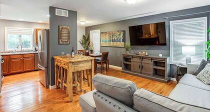 😎Comfy Suburb Home😎 w/ King Beds by Arpt/Dwnt/UofR