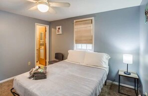2 bedrooms, iron/ironing board, WiFi, bed sheets - Centric Ranch in South ave by Dwtn/UofR/Arpt (Rochester)