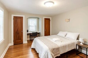 5 bedrooms, iron/ironing board, travel cot, WiFi - ✨Spacious✨ Steps to Strong/UofR by Airpt/Dwtn /RIT (Rochester)