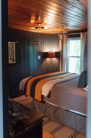 1 bedroom, WiFi, bed sheets - Unplug Under the Stars at the Perch, located in Cashiers, NC (Cullowhee)