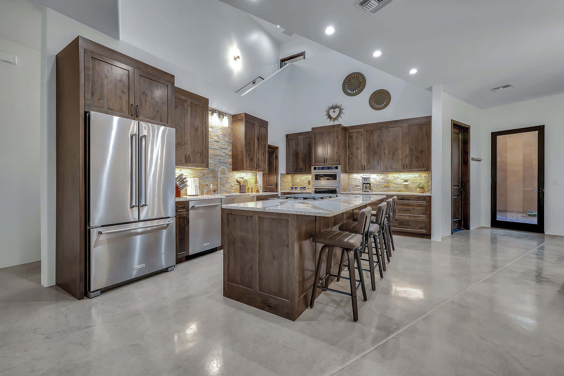 冰箱、微波炉、烤箱、炉灶