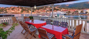 Perfect 3-bedroom 4 bathrooms villa waterfront with pool, BBQ,panoramic sea view