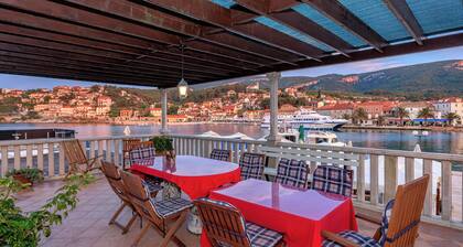 Perfect 3-bedroom 4 bathrooms villa waterfront with pool, BBQ,panoramic sea view