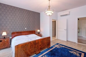 3 bedrooms, in-room safe, iron/ironing board, travel cot - Perfect 3-bedroom 4 bathrooms villa waterfront with pool, BBQ,panoramic sea view (Jelsa)