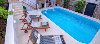 Perfect 3-bedroom 4 bathrooms villa waterfront with pool, BBQ,panoramic sea view