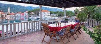 Perfect 3-bedroom 4 bathrooms villa waterfront with pool, BBQ,panoramic sea view