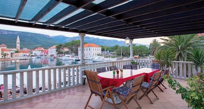 Perfect 3-bedroom 4 bathrooms villa waterfront with pool, BBQ,panoramic sea view