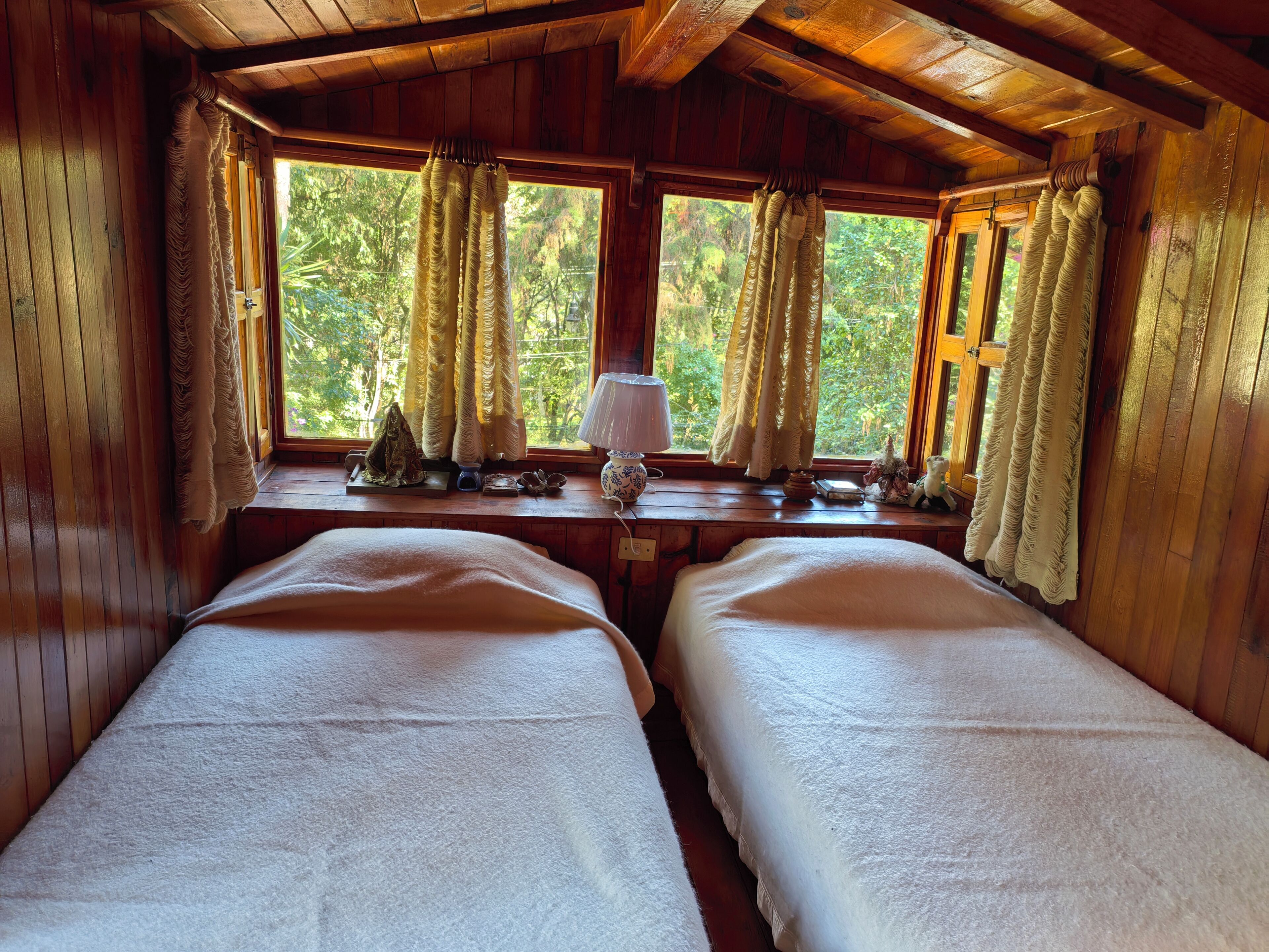 3 bedrooms, internet, bed sheets