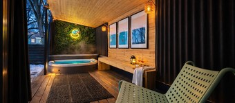 New, Climbing loft, hot tub, 2 King, House is Experience, Family Friendly!