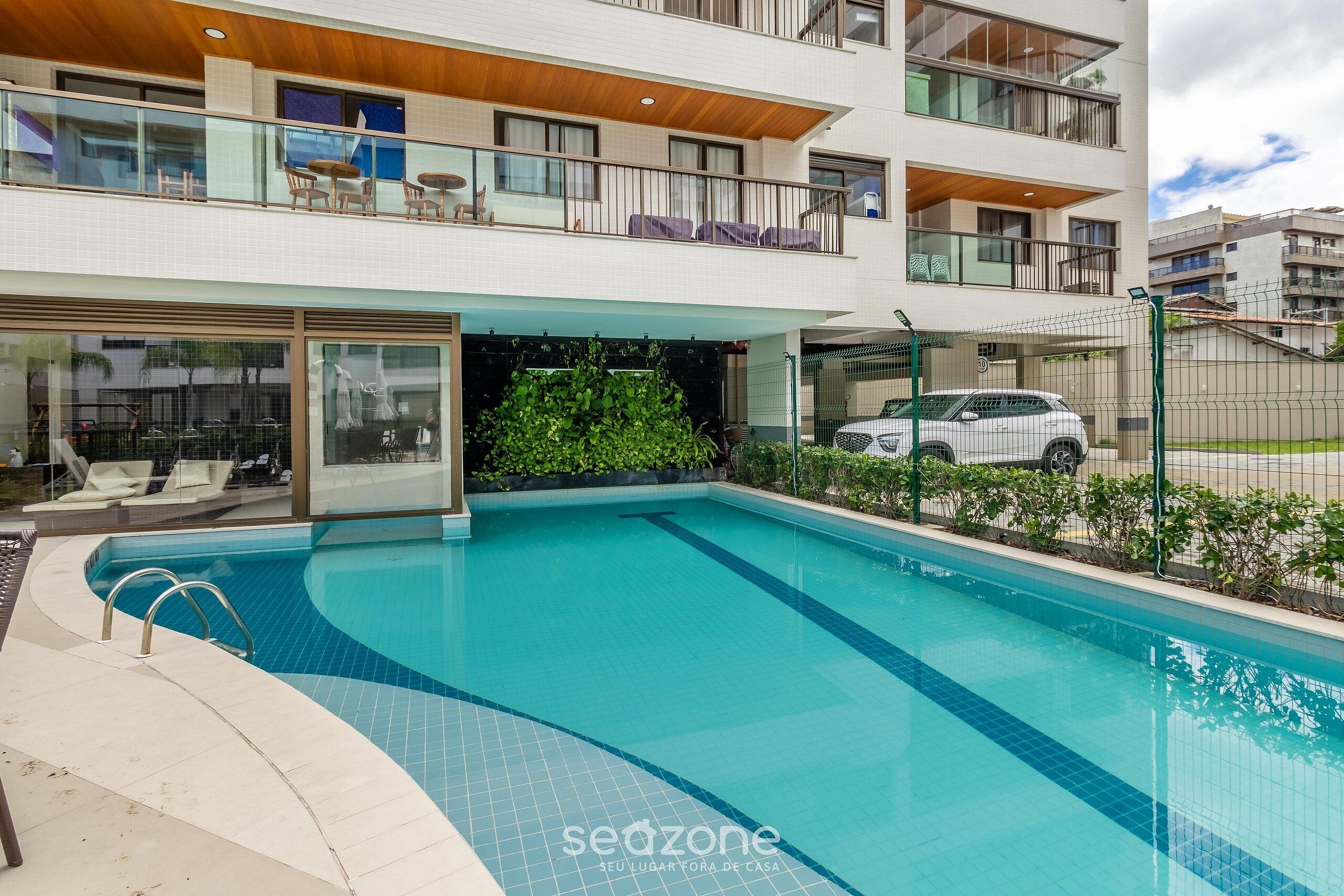 Basic Apartment | Pool