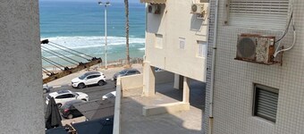 Charming two-bedroom apartment On The Sea Bat Yam