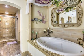 Hair dryer, towels - Peaceful 3-Bedroom Home w/ Pool in Sarasota (Sarasota)