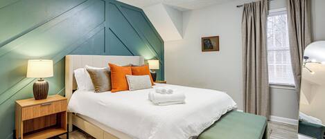 3 bedrooms, desk, iron/ironing board, Internet