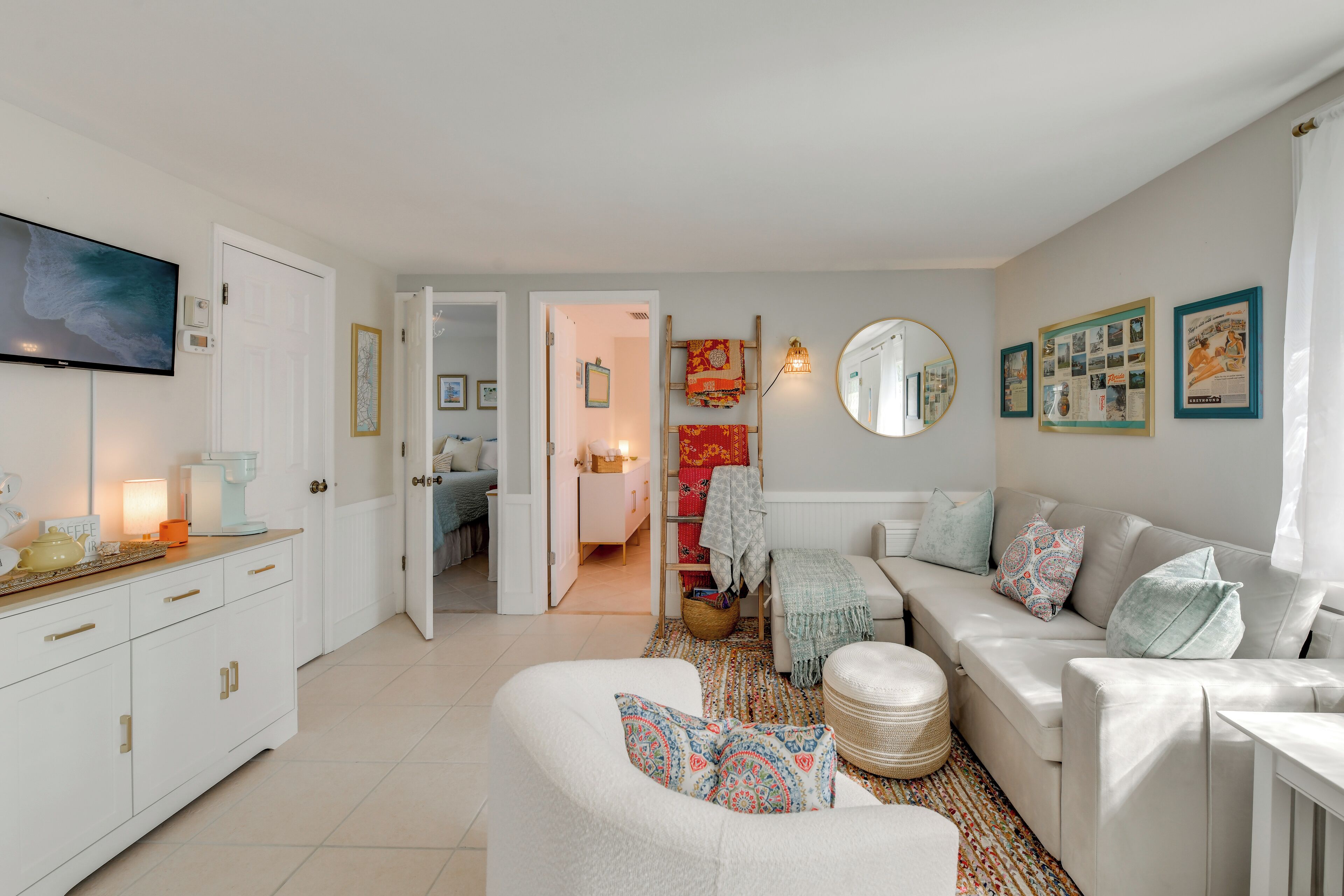 Steps To Dtwn & Bay! Snowbird Escape In Englewood - Englewood, FL