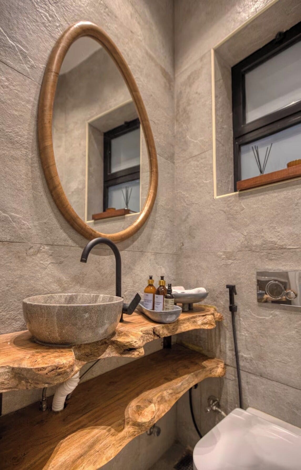 Douche, articles de toilette gratuits, sèche-cheveux, bidet