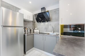 Micro-ondes, four, plaque de cuisson