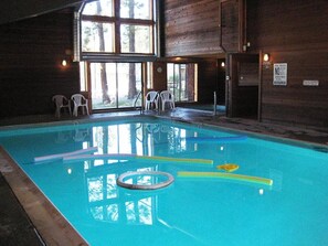 Pool - Fireside at Mammoth-Next to ski gondola & Village (Mammoth Lakes)