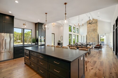 Ledgestone Ranch - Luxury Ranch - Pickleball - Bocce - Pool - Firepit