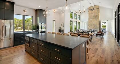 Ledgestone Ranch - Luxury Ranch - Pickleball - Bocce - Pool - Firepit