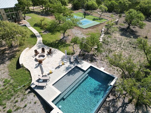 Ledgestone Ranch - Luxury Ranch - Pickleball - Bocce - Pool - Firepit