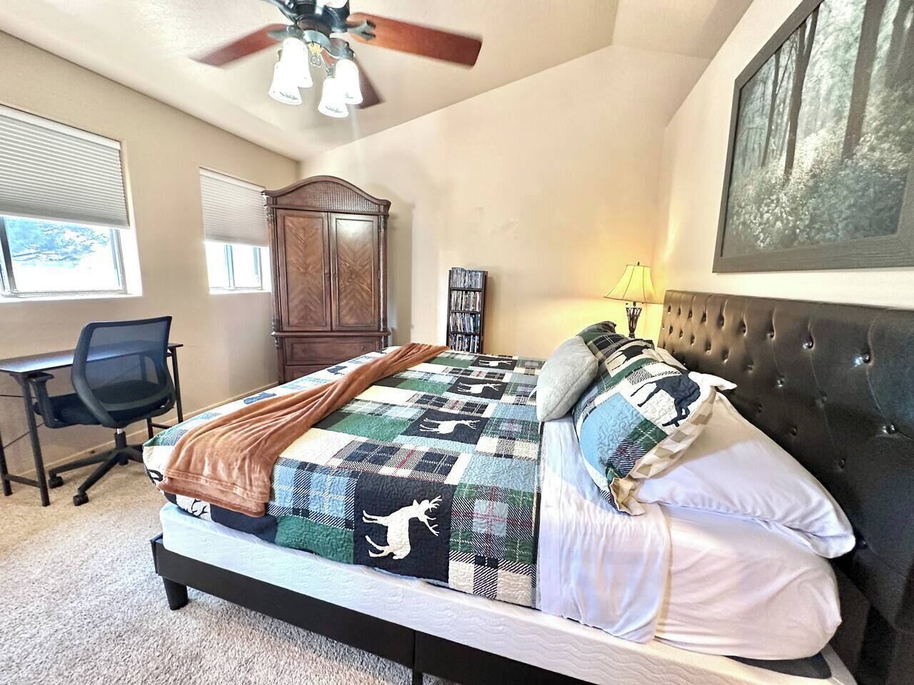 办公桌、熨斗/熨衣板、旅行婴儿床、免费 WiFi