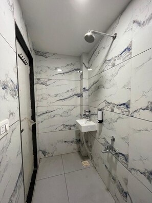 Superior Room | Bathroom | Shower, free toiletries, towels, soap - HOTEL LOTO CENTRAL UJJAIN STATION (Ujjain)