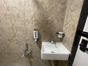 Family Room | Bathroom | Shower, free toiletries, towels, soap - HOTEL LOTO CENTRAL UJJAIN STATION (Ujjain)