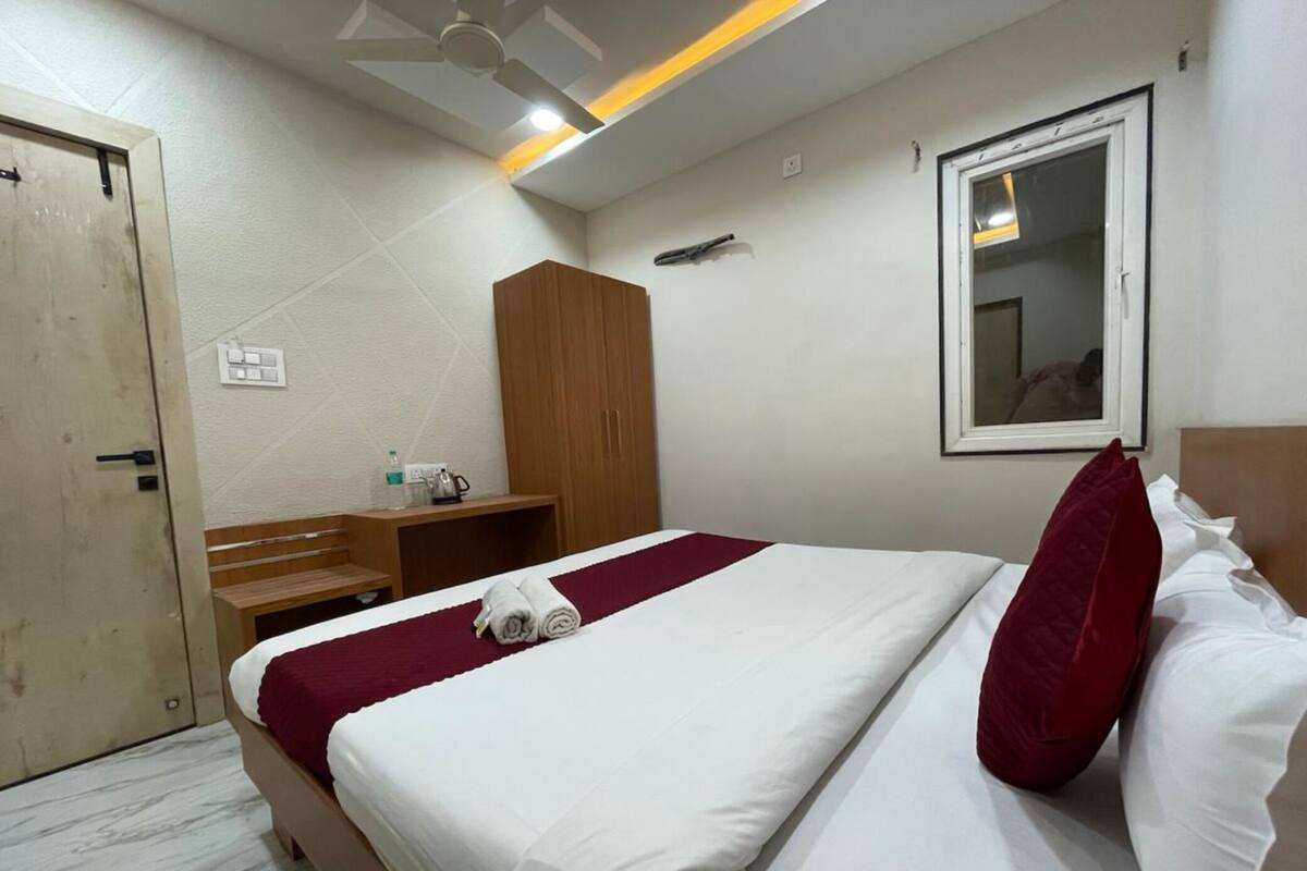 Deluxe Room | Desk, laptop workspace, free WiFi