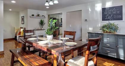 Peaceful 4-bedroom cabin with Hot Tub near Blue Marsh Lake