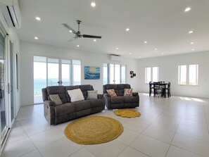 Living area - Speranza - Modern oceanview living in Hope Estate (Hope Estate)