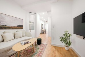 TV, offices - Specious/ with 2 full baths, walk anywhere (New York)