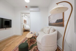 TV, offices - Specious/ with 2 full baths, walk anywhere (New York)