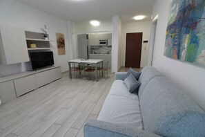 TV - Holiday apartment mit Balkon (Lignano Sabbiadoro)
