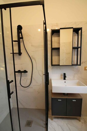 Bathroom - Holiday apartment with terrace and garden (Lignano Sabbiadoro)