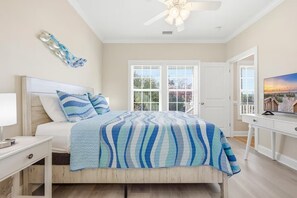 4 bedrooms, travel cot, WiFi, bed sheets - Crescent Beach House; Sun, Sand, Golf, Relax & More (North Myrtle Beach)