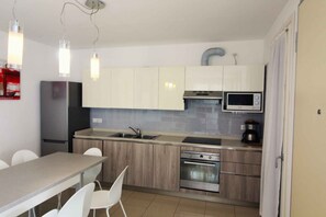 Fridge, microwave, stovetop, dishwasher - Holiday apartment mit Terrasse (Lignano Sabbiadoro)