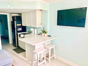 Microwave, coffee/tea maker, toaster, cookware/dishes/utensils - Cozy, Luxurious Condo steps to the beach w/ pool! (North Myrtle Beach)