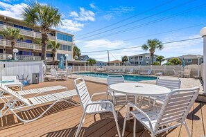 Pool - Cozy, Luxurious Condo steps to the beach w/ pool! (North Myrtle Beach)