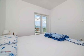 3 bedrooms - Holiday apartment with air conditioning and balcony (Selce)