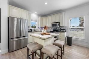 Private kitchen - Cottage de la Paz - Charming Keys Retreat Deep Canal, near Dining & Shopping (Marathon)