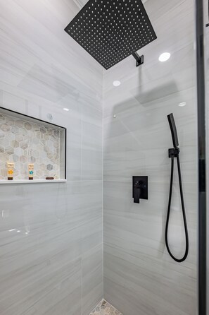 Hair dryer, towels, soap, toilet paper - Cottage de la Paz - Charming Keys Retreat Deep Canal, near Dining & Shopping (Marathon)