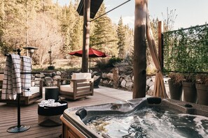 Outdoor spa tub - Spacious Lodge with Sauna, Hot Tub & Alpine Recovery Room (Keystone)