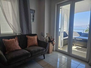 TV - Holiday apartment with air conditioning (Novi Vinodolski)