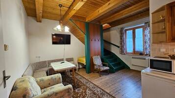 Apartment, Patio, Courtyard View | Living area