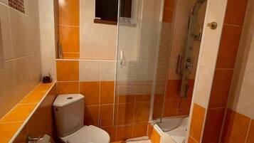 Appartement, patio, uitzicht op binnenplaats | Badkamer