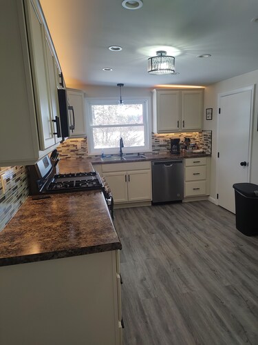 Marvelous 4-bedroom 2 bath pet friendly home in St. Helen for your getaway