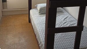 1 多间卧室、上网接入、床单