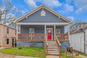 Exterior - Chic 4BR Home Near AUC&DTWN (Atlanta)