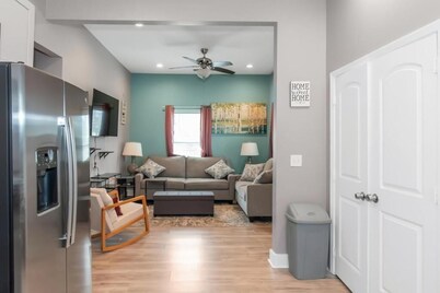 Chic 4BR Home Near AUC&DTWN