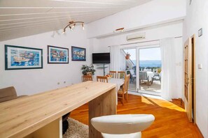 Interior - Holiday flat with terrace and sea view (Novi Vinodolski)